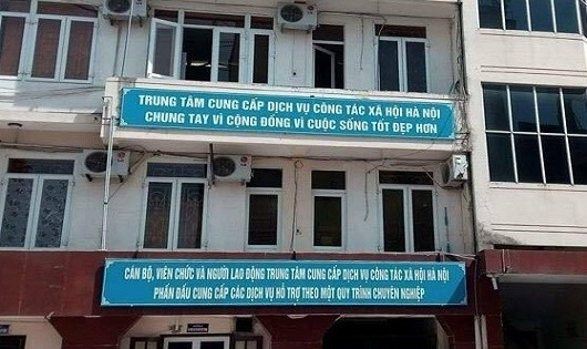 Bé trai bị bỏ rơi ở quán phở được bố mẹ đón về