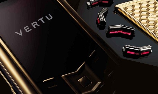 Vertu bán đấu giá điện thoại siêu sang để trả nợ