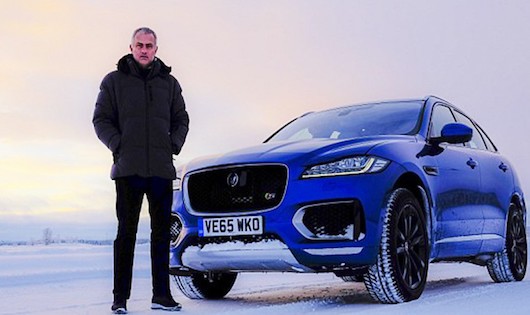 Chủ nhân đặc biệt nổi tiếng của chiếc Jaguar F-Pace thứ 100.000