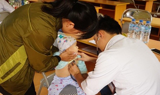 Khám sàng lọc bệnh nhi tim bẩm sinh ở Bắc Kạn