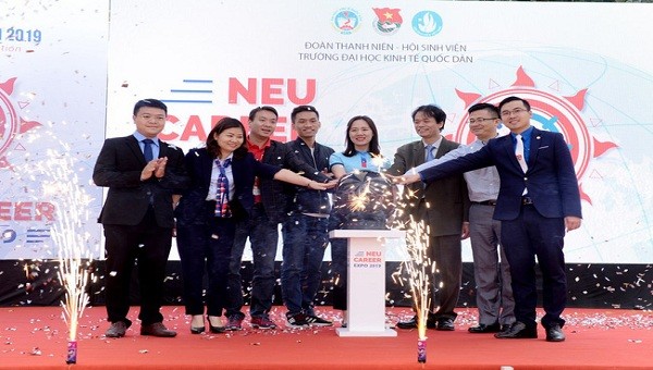 Khai mạc Ngày hội việc làm 2019 – NEU Career Expo 2019