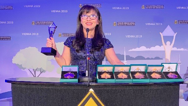 Đại diện VNPT nhận giải tại Giải thưởng Stevie Awards 2019