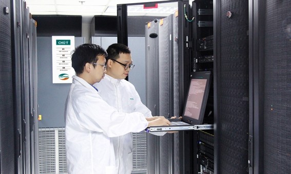 Nhóm tác giả Viettel trong công tác vận hành hệ thống vOCS