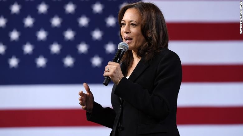 Bà Kamala Harris.