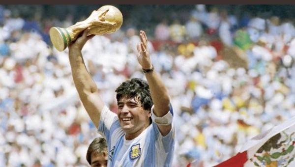 Maradona là đội trưởng đội tuyển bóng đá Argentina vô địch World Cup 1986.