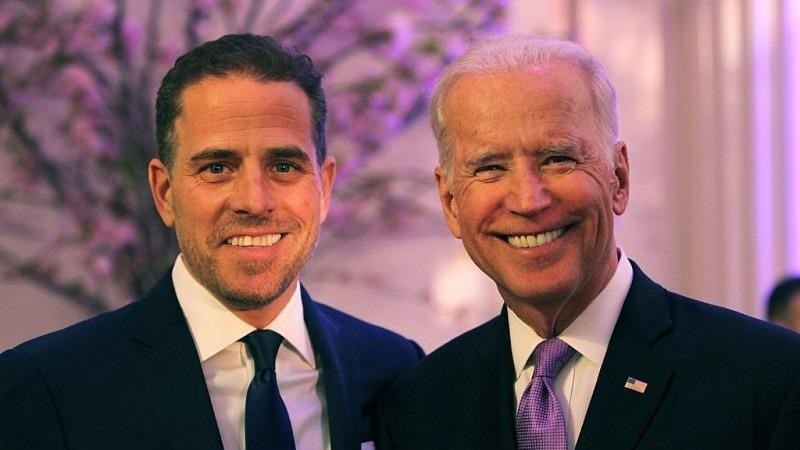 Ông Joe Biden và con trai Hunter Biden.