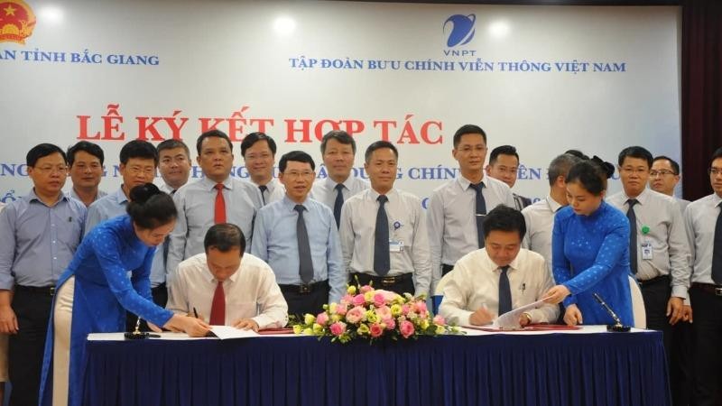 Lễ ký kết Biên bản ghi nhớ hợp tác về VT- CNTT, xây dựng chính quyền điện tử, chuyển đổi số và xây dựng đô thị thông minh giai đoạn 2021 – 2025 giữa UBND tỉnh Bắc Giang và Tập đoàn VNPT.