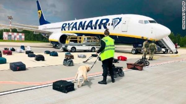 Máy bay của hãng hàng không Ryanair hạ cánh tại sân bay quốc tế Vilnius, Litva, ngày 23/5. (Ảnh: AFP/TTXVN)