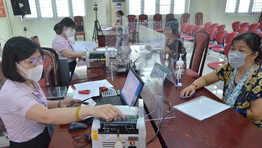 Các Điểm giao dịch của NHCSXH tại xã, phường, thị trấn trong cả nước đã và đang thực hiện nghiêm các biện pháp phòng, chống dịch bệnh COVID-19 theo quy định.