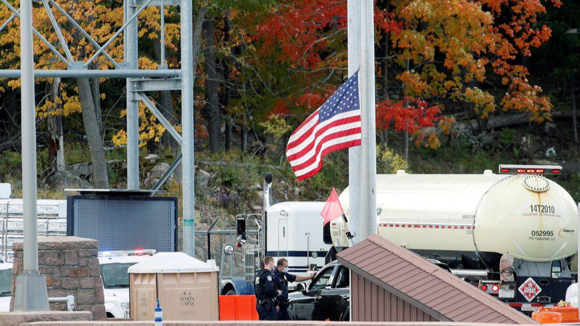 Cầu Nghìn đảo tại biên giới Canada-Mỹ. Ảnh: Reuters.