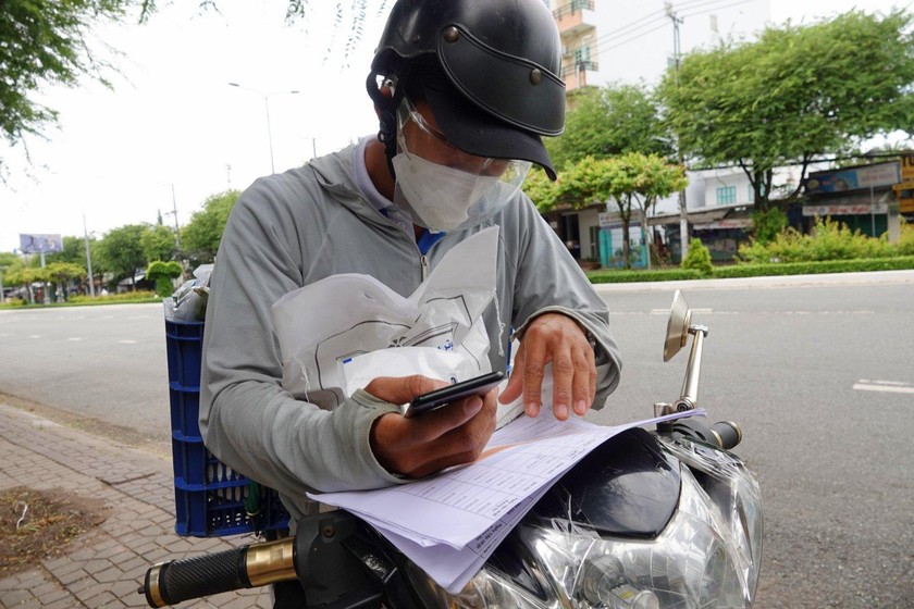 Lạ lùng anh shipper 'nhận thù lao' bằng... nụ cười và lời cảm ơn