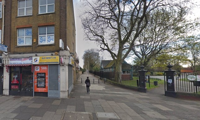 Anh Giedruic Juskauskas (42 tuổi) đã bị đâm chết trong con hẻm ở quận Stratford, London. Ảnh: Google Street View.