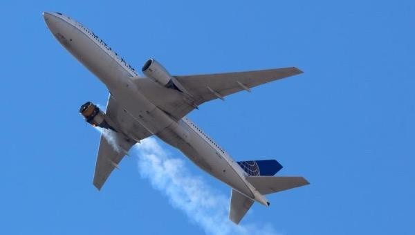 Máy bay Boeing 777-200 bị vỡ động cơ hôm 21/2. 