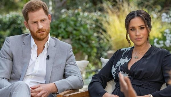 Harry và Meghan trong cuộc phỏng vấn được phát sóng tối 7/3. 