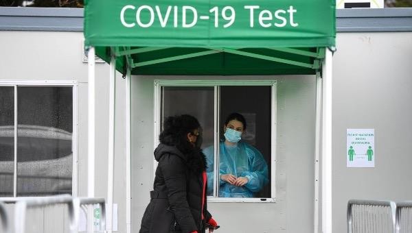 Dịch vụ thử nghiệm COVID-19 tại Sân bay Heathrow, London. Ảnh: BLOOMBERG.