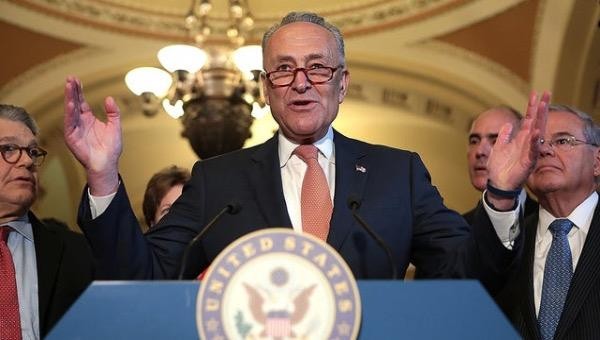 Lãnh đạo đảng Dân chủ tại Thượng viện Mỹ Chuck Schumer công bố một đề xuất trị giá 'khủng' hỗ trợ ngành bán dẫn.