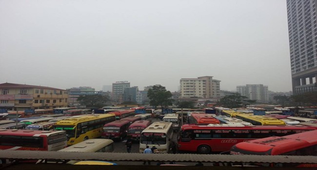 Khó mua vé tàu, nhiều khách chuyển sang đi ô tô