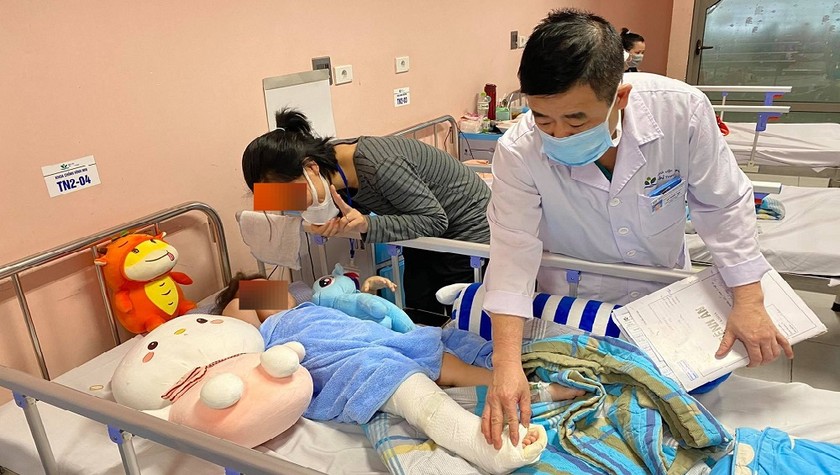 Dự kiến bé gái sẽ được ra viện ngày 5/3. Ảnh: Khánh Chi