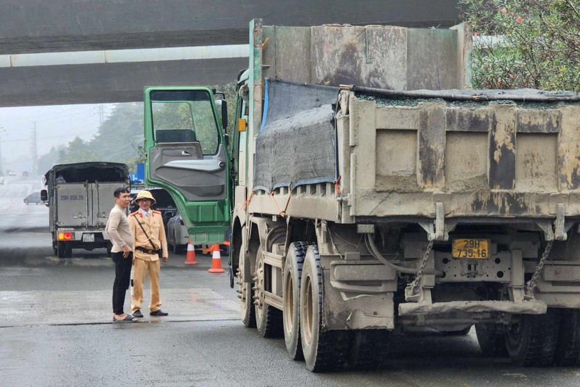 Hà Nội mở đợt cao điểm xử lý xe tải ‘hổ vồ’ khu vực ngoại thành.