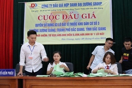 Một buổi đấu giá của Công ty Đấu giá hợp danh Đại Dương Group diễn ra năm 2019. 