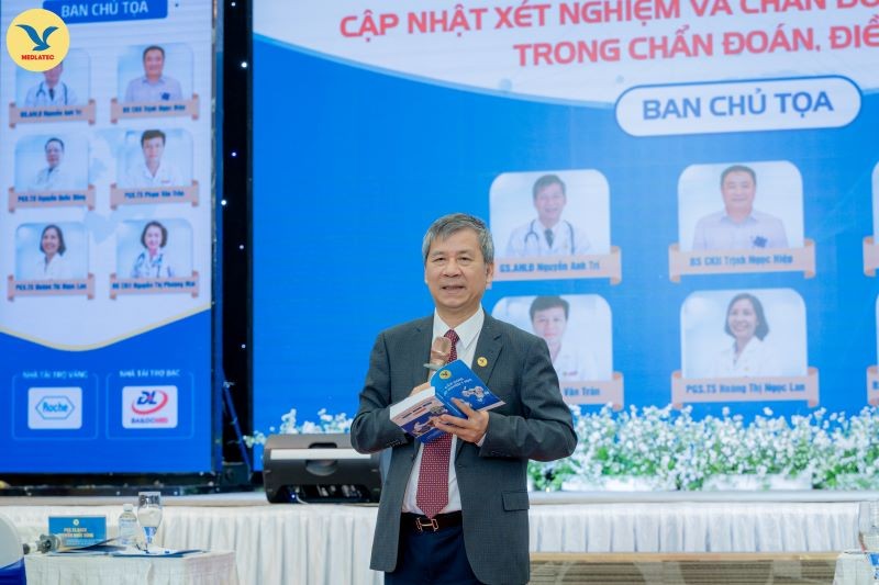 GS.AHLĐ Nguyễn Anh Trí - Nhà sáng lập, Chủ tịch Hội đồng cố vấn Hệ thống Y tế MEDLATEC luôn dành nhiều trăn trở, tâm huyết mang dịch vụ y tế hoàn hảo phục vụ người dân.