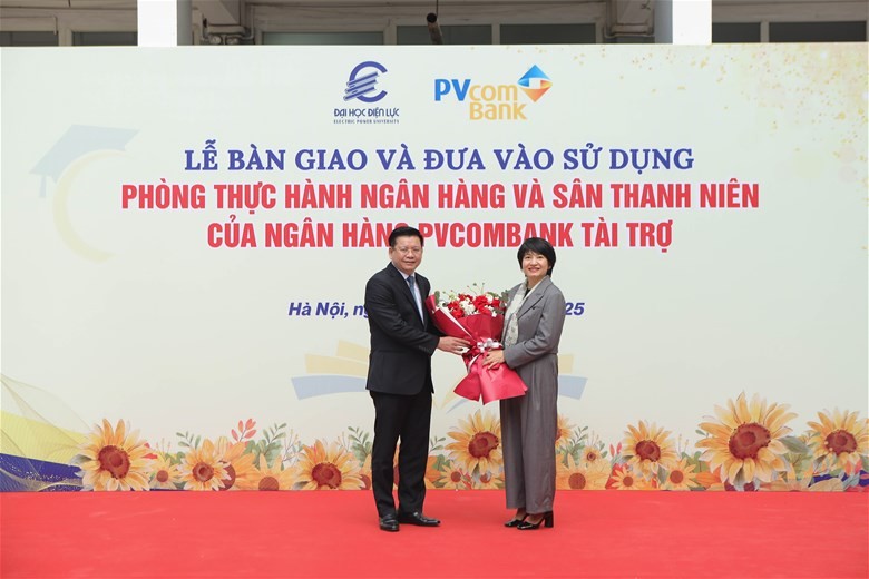 Lễ bàn giao và đưa vào sử dụng Phòng thực hành ngân hàng và Sân thanh niên, được tài trợ bởi Ngân hàng PVcomBank.