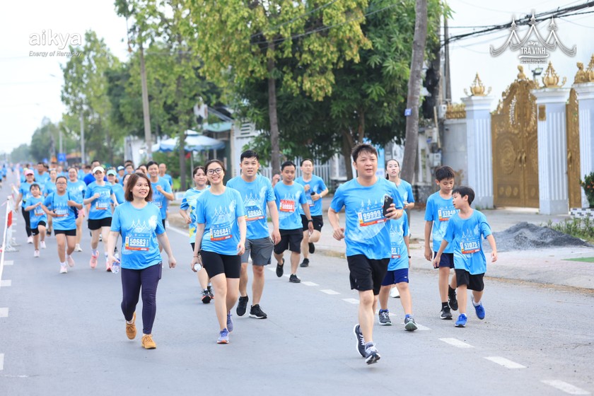 Đông đảo Khách hàng, Đối tác, CBNV Aikya cùng hòa nhịp trên đường chạy.