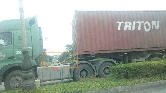 Nhận diện xe ben "hóa trang" thành xe container