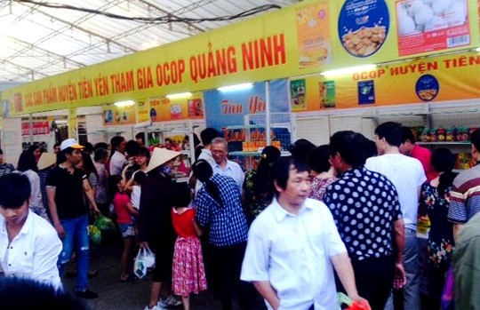 Khung cảnh hội chợ OCOP Quảng Ninh 2017