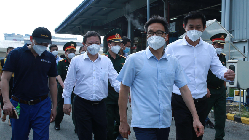 Phó Thủ tướng kiểm tra hoạt động sản xuất của Công ty Saigon Precison.
