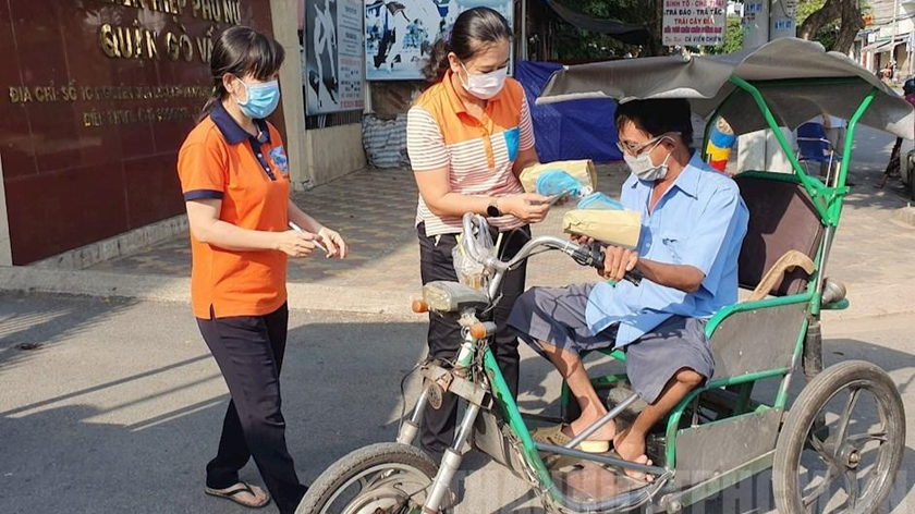 Hỗ trợ người dân gặp khó khăn vì đại dịch là chính sách rất nhân văn. (Ảnh minh họa)