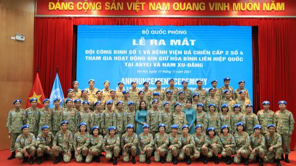 Ra mắt Đội Công binh số 1.