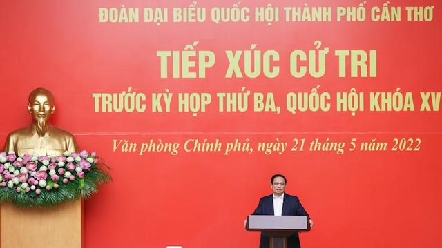 Thủ tướng tiếp xúc cử tri Cần Thơ từ điểm cầu Văn phòng Chính phủ.