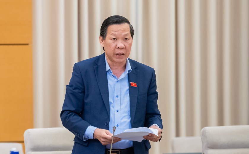 Chủ nhiệm Ủy ban Kinh tế và Tài chính của Quốc hội Phan Văn Mãi Báo cáo tóm tắt thẩm tra sơ bộ. (Ảnh: Cổng TTĐTQH)