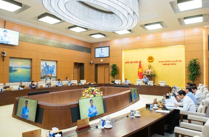 Quang cảnh phiên họp UBTVQH cho ý kiến về dự án Luật sửa đổi, bổ sung một số điều của Luật XLVPHC. (Ảnh: Cổng TTĐTQH)