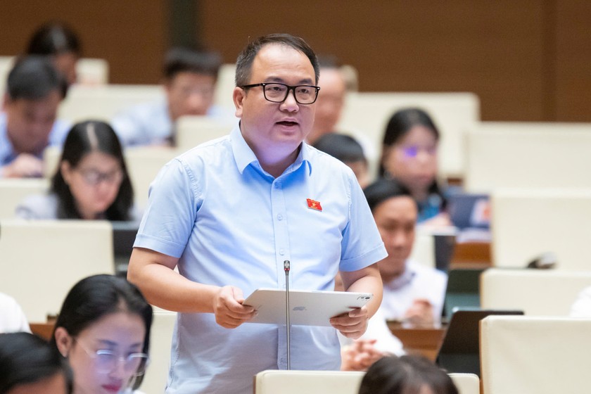 Đại biểu Phạm Trọng Nghĩa thảo luận tại hội trường. (Ảnh: Cổng TTĐTQH)