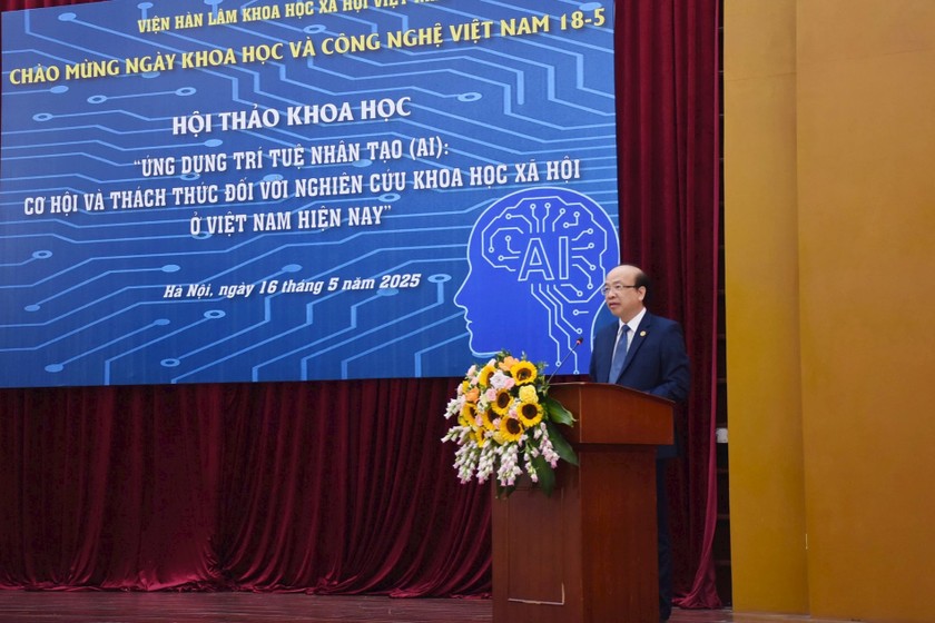 TS Phan Chí Hiếu, Chủ tịch Viện Hàn lâm KHXH Việt Nam phát biểu khai mạc Hội thảo. (Ảnh: V.Hà)