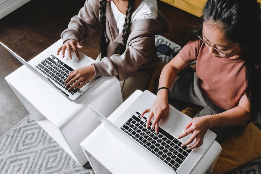 Trẻ em và thanh thiếu niên hiện dành nhiều thời gian lên mạng hơn bao giờ hết. (Ảnh minh họa: Pexels)