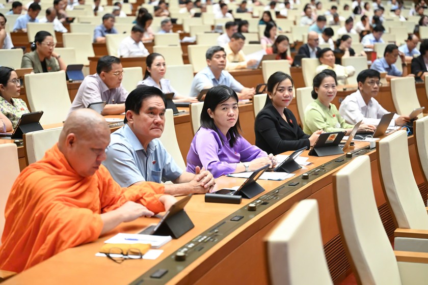 Đại biểu Quốc hội tại phiên họp thảo luận về dự án Luật. (Ảnh: Cổng TTĐTQH)