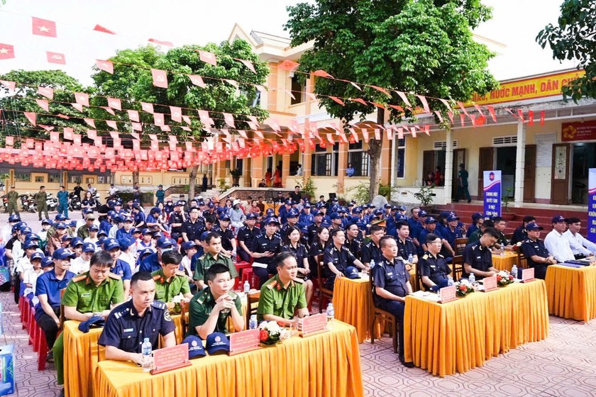 Các đại biểu dự Lễ mít tinh. (Ảnh: Đ.P)