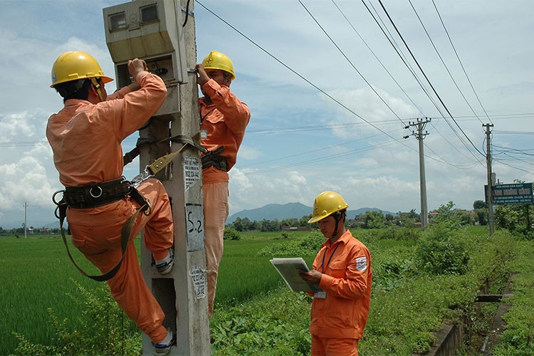 Nhờ có sự phối hợp nhịp nhàng, Tổng công ty điện lực miền Bắc rút ngắn thêm thời gian cấp điện