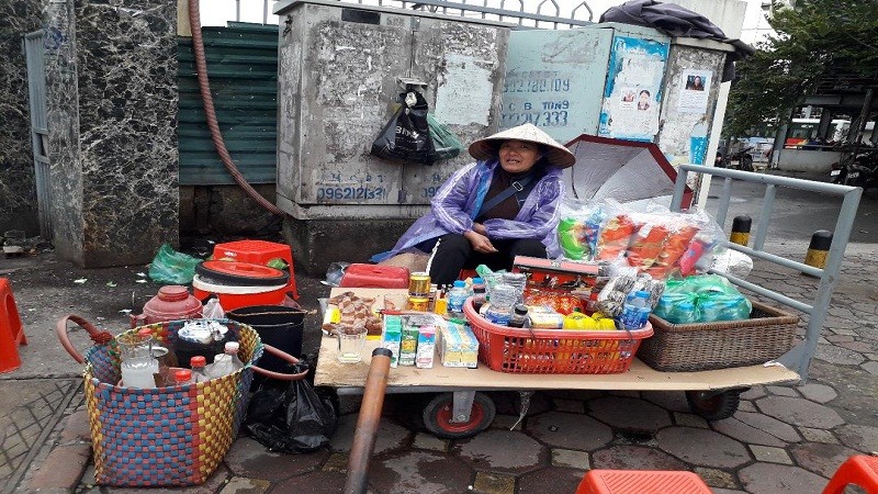 Sáng Mùng 1 Tết, nhiều người vẫn theo nhịp sống thường ngày của mình...