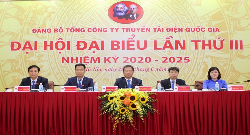 Đoàn chủ tịch điều hành Đại hội