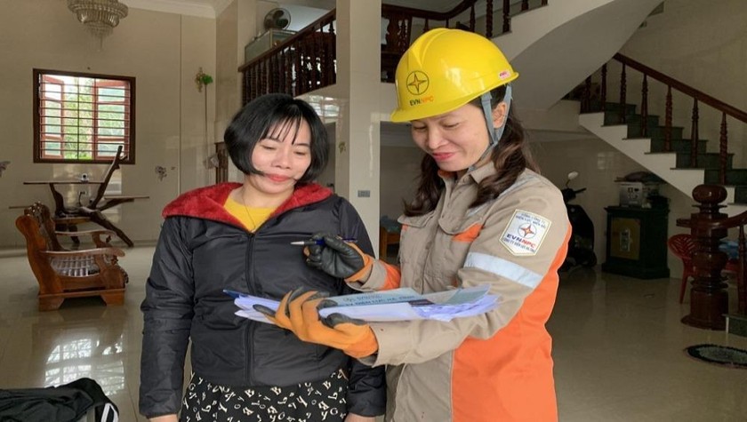 Tổng miền Bắc tăng cường tuyên truyền các biện pháp giảm hóa đơn tiền điện mùa nắng nóng.