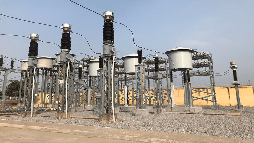 Lắp đặt giàn tụ bù T102 tại TBA 220 kV Vĩnh Yên