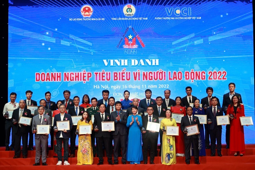 Vinh danh 'Doanh nghiệp Vì người lao động': 28 doanh nghiệp được tặng Bằng khen 