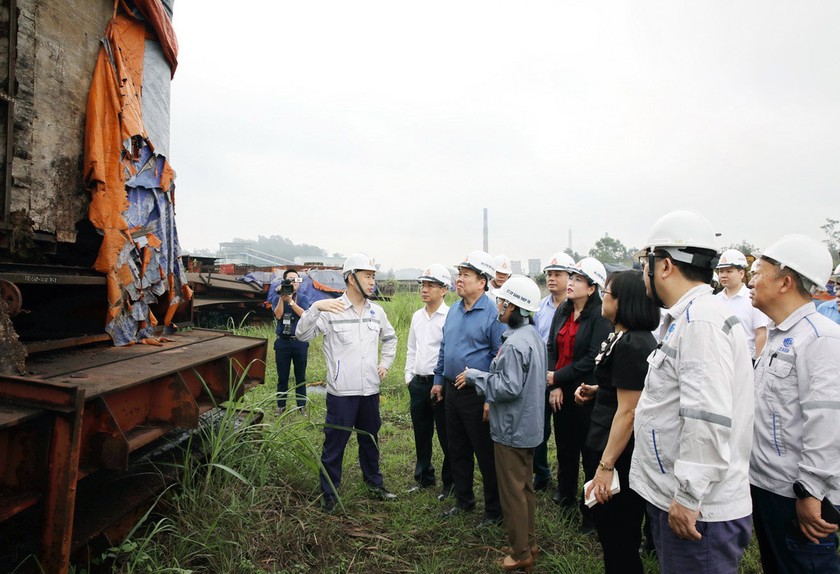 Chủ tịch Ủy ban quản lý vốn nhà nước và Bí thư tỉnh ủy Thái Nguyên khảo sát thực địa dự án.