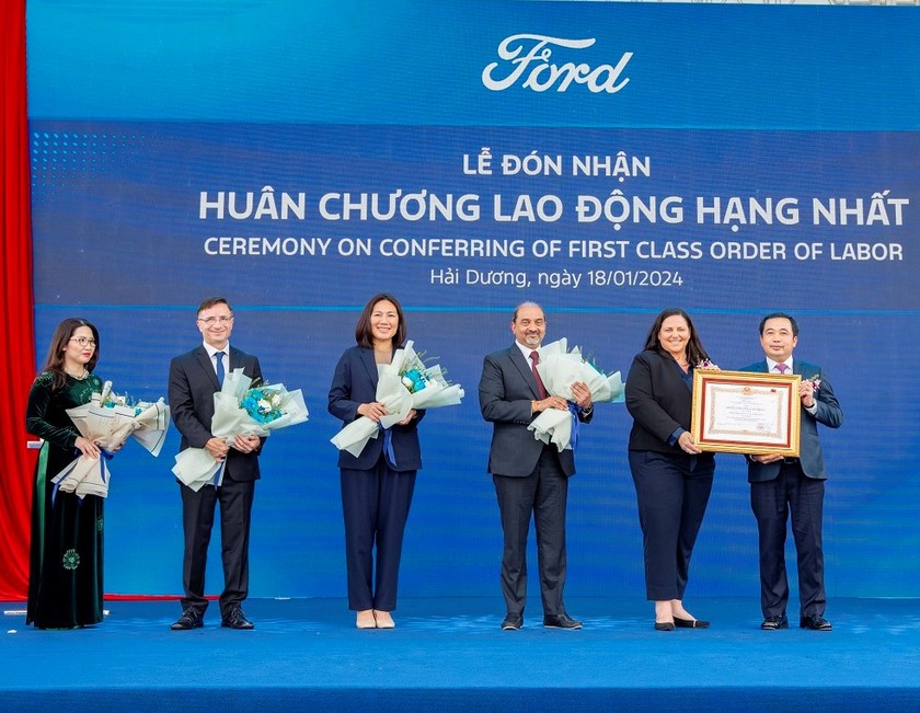 Ford Việt Nam đón nhận Huân chương Lao động hạng Nhất