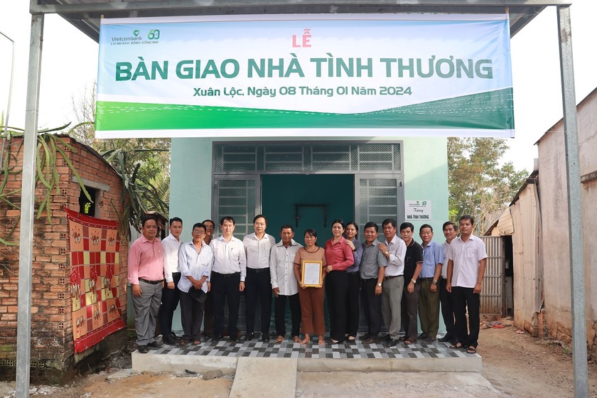 Vietcombank trao tặng nhiều ngôi nhà tình nghĩa trước thềm Tết Nguyên đán Giáp Dần