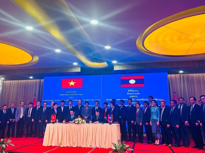 Bộ trưởng Nguyễn Hồng Diên đã cùng Bộ trưởng Bộ Công Thương Lào ký kết Hiệp định Thương mại Việt Nam - Lào mới.